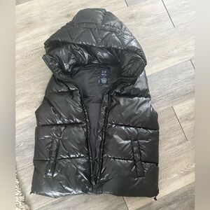 Gap recycled puffer vest